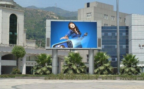 戶外led屏在雨季如何預(yù)防雷電呢？